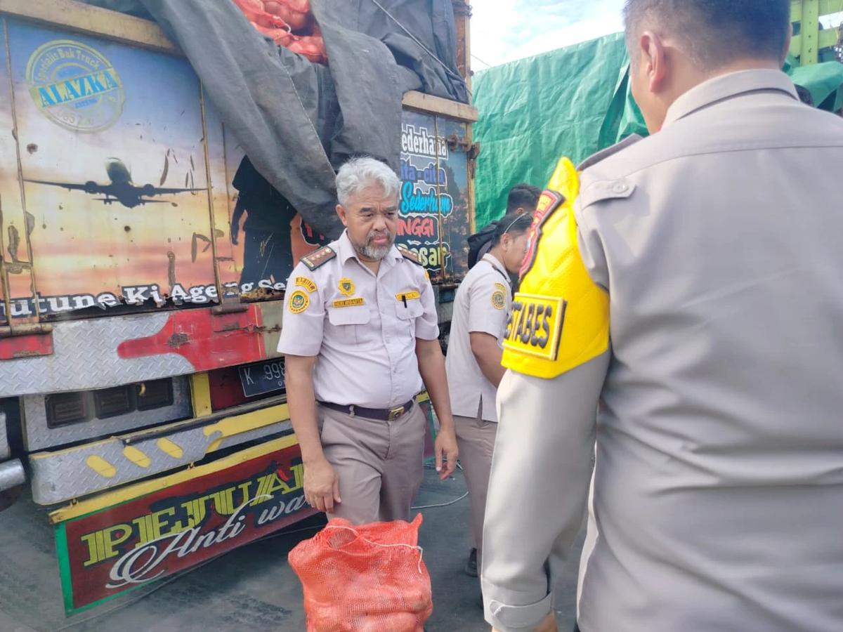 Gagalkan Penyelundupan Bawang Bombai di Tanjung Emas, Diduga Tanpa Sertifikat Kesehatan