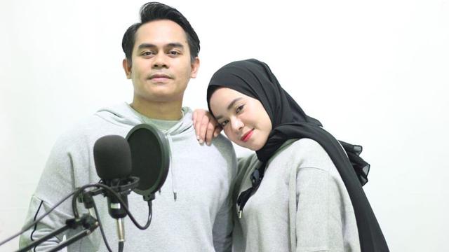6 Momen Kompak Artis Jebolan D'Academy Pakai Baju Couple dengan Pasangan