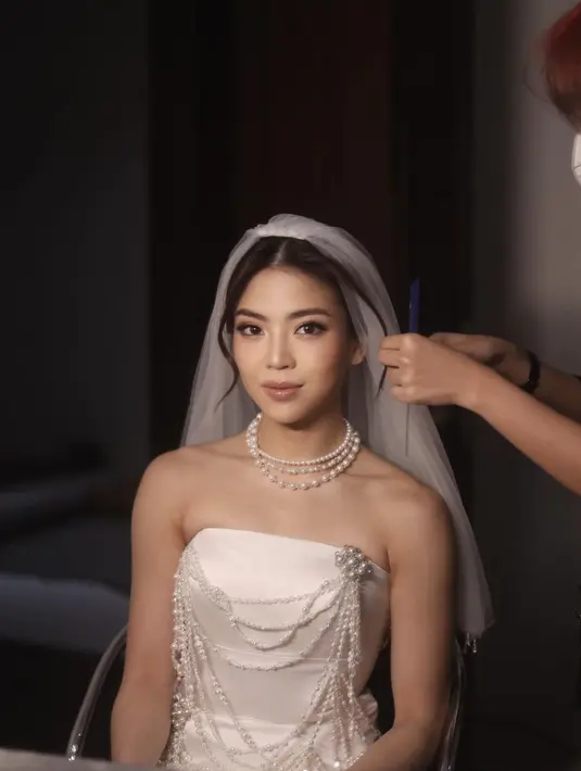 Clarissa Tanoesoedibjo tampil menawan dalam balutan wedding dress bergaya klasik saat lakoni foto prewedding beberaoa waktu lalu. [Foto: Instagram/ Clarissa Tanoe]