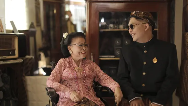 Yunan Helmi bersama Waldjinah