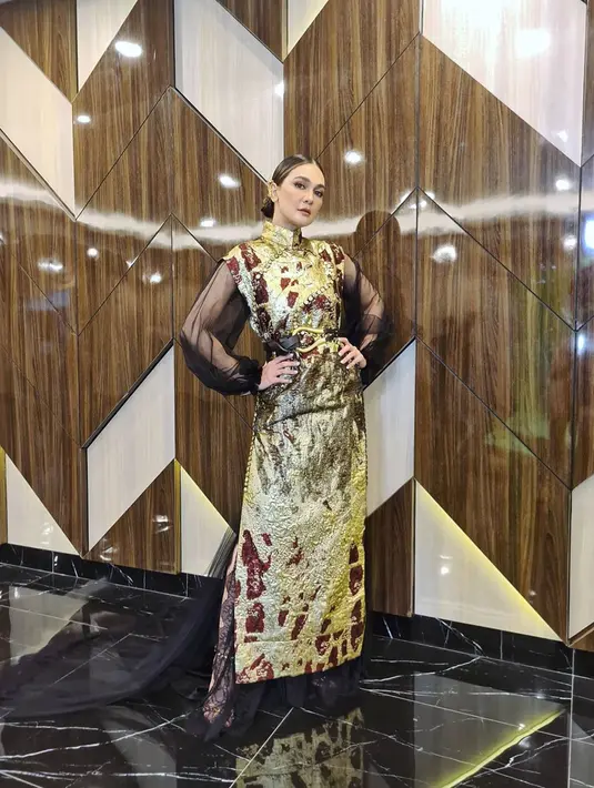 Seperti melansir dari dream.co.id, belum lama ini Luna mengungkap alasannya menyukai BTS lewat sesi QnA di Instagram Storiesnya. Salah satu follower Luna kala itu bertanya tentang alasan Luna tersebut. (Instagram/lunamaya)