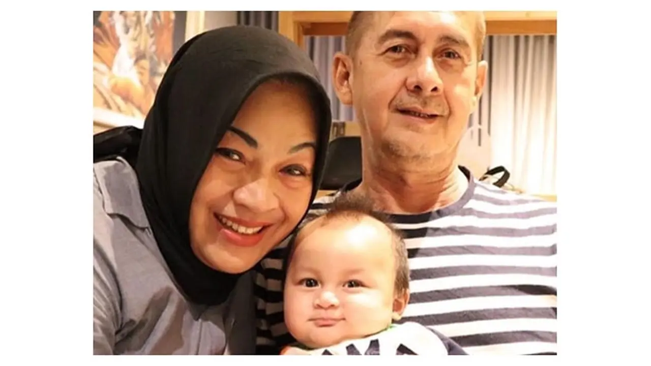 Jarang Tersorot, Ini 6 Momen Kiano Tiger Wong Bareng Kakek dan Neneknya