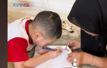 Dikenal Pintar Dalam Banyak Hal, Potret Rayyanza Belajar Menulis di Usia 3 Tahun - Sus Rini Sabar Mengajari