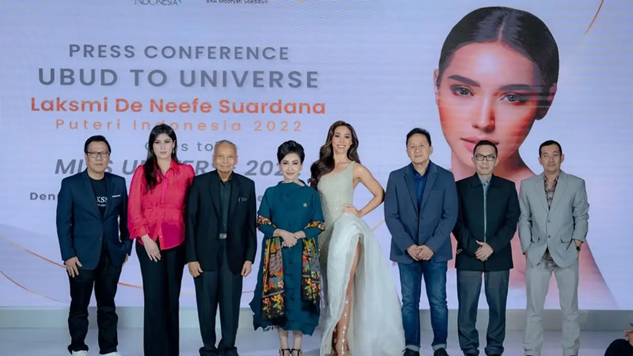 Laksmi De Neefee Siap Berlaga di Miss Universe 2022 dengan Kostum Kapal Phinisi 6 Kilogram