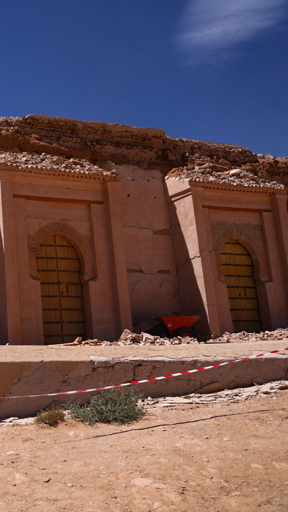 Masjid yang sudah berdiri sejak abad ke-12 ini dibangun di lokasi di mana Dinasti Almohad mendirikan ibu kota pertamanya di lembah terpencil di Pegunungan Atlas sebelum akhirnya merebut Marrakech.&nbsp;<br>