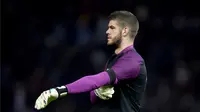 Penjaga gawang Southampton, Fraser Forster, menolak pinangan dari Chelsea. (EPA/Peter Powell)