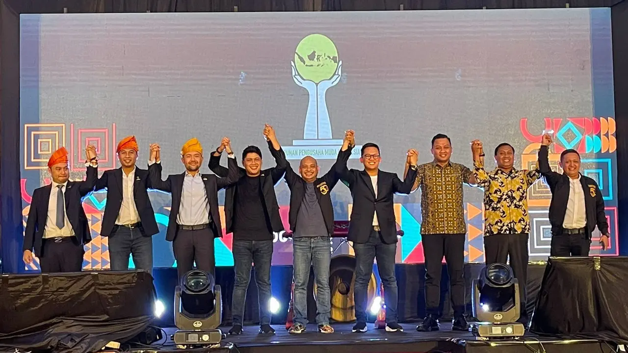 Debat calon ketua HIPMi yang diikuti tiga kontestan. (Istimewa)