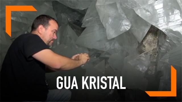 Kristal raksasa mengisi bagian dalam sebuah gua di Spanyol. Gua bernama Pulpi Geode ini pertama kali ditemukan pada tahun 1999 dan akan dibuka untuk umum pada akhir tahun ini.