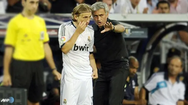 modric-mourinho-130525c.jpg