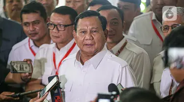 Ketua Umum Partai Gerindra Prabowo Subianto hadir dalam Rapat Pimpinan Nasional (Rapimnas) di Jakarta International EXPO (JI EXPO), Kemayoran, Jakarta, Senin (23/10/2023). Rapimnas yang berjalan tertutup tersebut membahas mengenai Wali Kota Solo Gibran Rakabuming Raka sebagai calon wakil presiden untuk mendampingi Prabowo Subianto dalam Pilpres 2024. (Liputan6.com/Faizal Fanani)