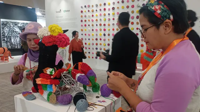 Booth Bibit.id dan Stockbit di Pameran Art Jakarta