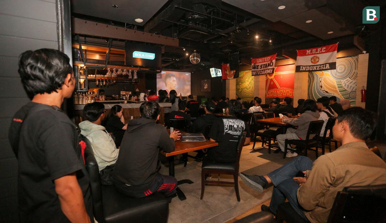 <p>Suasana Roaring Night antara Manchester United melawan West Ham yang berlangsung di Fomo Bar, Melawai, Jakarta, Minggu (04/02/2024) malam WIB. (Bola.com/Bagaskara Lazuardi)</p>