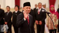 Presiden Joko Widodo melantik Teten Masduki sebagai Kepala Staf Presiden (KSP) di Istana Negara, Jakarta, Rabu (2/9/2015). Teten menggantikan Luhut Binsar Panjaitan yang diangkat menjadi Menkopolhukam. (Liputan6.com/Faizal Fanani)
