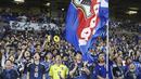 Suporter Jepang memberikan dukungan kepada timnya dalam laga Grup C Putaran Ketiga Kualifikasi Piala Dunia 2026 melawan Timnas Indonesia di Suita Stadium, Jepang, Selasa (10/06/2025). (AP Photo/Kyodo News/Yu Matsuda)