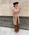 Enzy Storia tampil elegan dalam balutan kebaya chic dan memiliki ciri khas. Bernuansa pastel, kebaya dipermanis dengan detail lengan puff dan full payet yang hadirkan kesan megah tak terbantahkan. [Foto: Instagram/ Enzy Storia]
