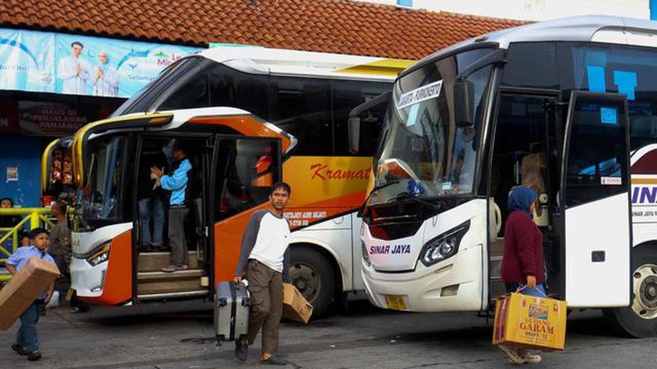 Terminal Kampung Rambutan Diserbu Penumpang saat Arus Balik, Kedatangan Tembus 4.500 Orang