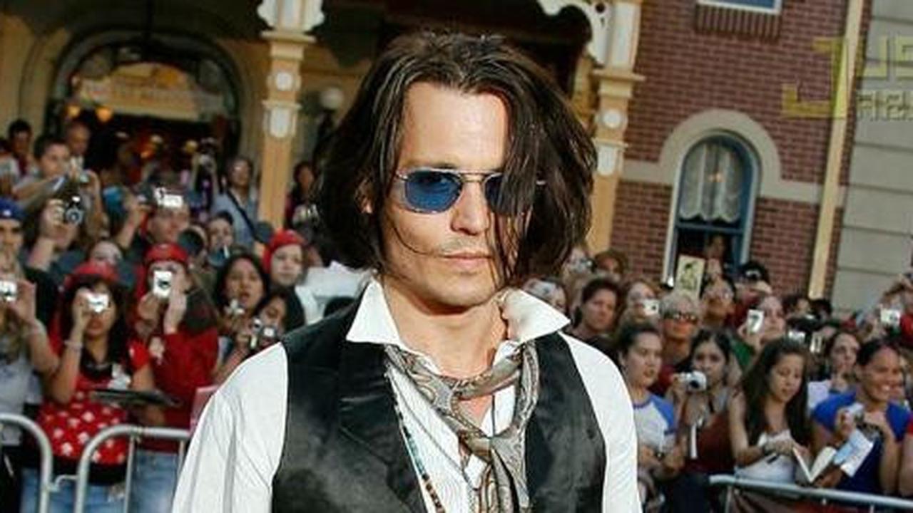 Ternyata Johnny Depp tak bisa 'Pipis' sendiri