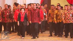Presiden Joko Widodo (Jokowi) didampingi Ketum PDIP Megawati Soekarnoputri menghadiri HUT PDIP ke-44 di JCC, Jakarta Pusat, Selasa (10/1). HUT PDIP mengusung tema PDI Perjuangan Rumah Kebangsaan untuk Indonesia Raya. (Liputan6.com/Faizal Fanani)