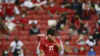 Reaksi penyerang Timnas Indonesia Dedik Setiawan saat melawan Timnas Thailand Bordin Phala dalam pertandingan Babak Final Leg 1 Piala AFF 2020 di National Stadium, Singapura, Rabu (29/12/2021). Skuat Garuda menyerah 0-4 dari Thailand (AP Photo/Suhaimi Abdullah)