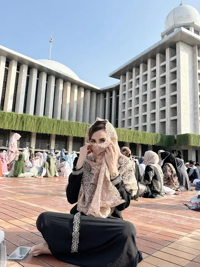 Andiez Istri Iqbal Pakula
