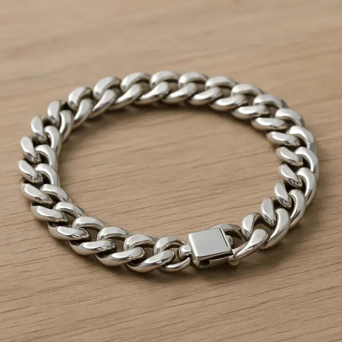 7 Model Gelang Perak yang Timeless, Tetap Stylish Meskipun Tren Mode Berubah