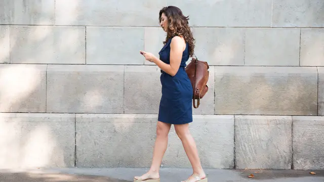 wanita agustus basa-basi