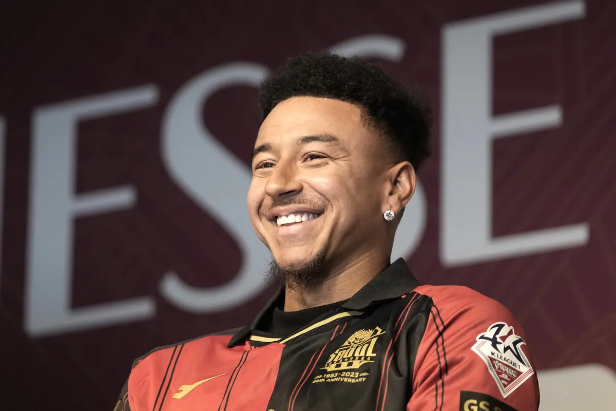 Foto: Senyum Semringah Lord Jesse Lingard Saat Diperkenalkan FC Seoul