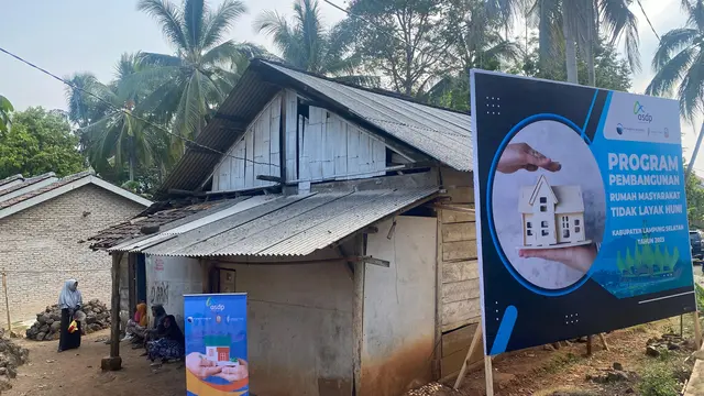 PT ASDP Indonesia Ferry (Persero) memberikan bantuan Bedah Rumah kepada 10 rumah tidak layak huni di area Bakauheni, Lampung Selatan
