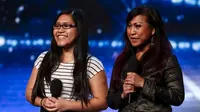 Duet Ana dan Fia asal Indonesia di Britain's Got Talent. (telegraph.co.uk)