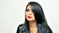 Tantri (vokalis bad Kotak) mencurahkan isi hatinya tentang kondisi industri musik Indonesia, juga tentang cinta.