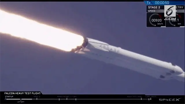 Falcon Heavy, roket terkuat di dunia milik SpaceX, meluncur mulus dalam sebuah penerbangan uji coba.