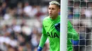 Pierluigi Gollini didatangkan dari Atalanta menuju Tottenham Hotspur pada awal musim ini. Ia tampil impresif pada musim lalu bersama klub asal Bergamo dengan presentase penyelamatan sebesar 63,9%. Sayangnya ia masih kalah bersaing dengan kiper utama The Lilywhites, Hugo Lloris. (AFP/Glyn Kirk)