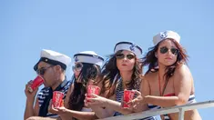 Ratusan gay berkumpul di International Carnaval of Maspalomas, Spanyol, Sabtu (24/05/2014) (AFP PHOTO/MARTIN DESIREE)