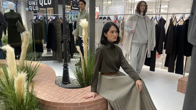 Koleksi Uniqlo C Fall Winter Bernuansa London. [Anisha/Fimela]