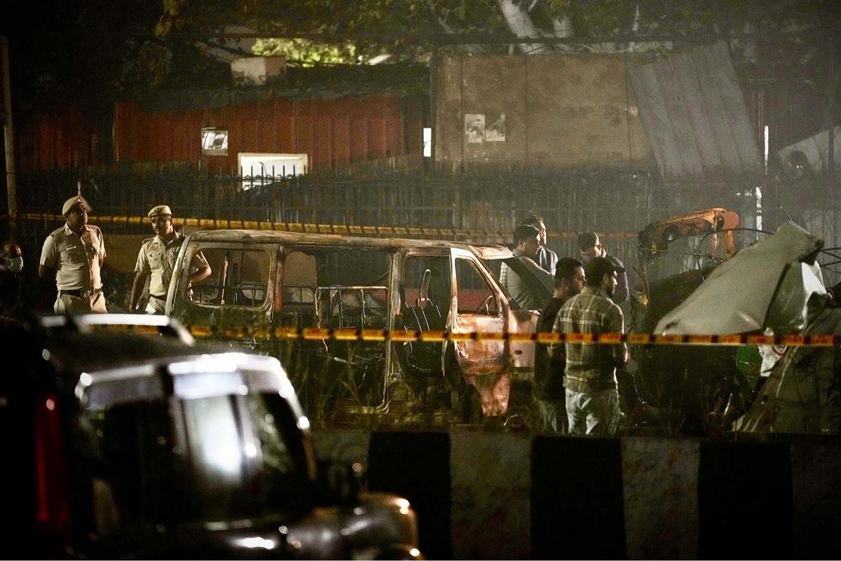 FOTO:  Ledakan Bom Mobil Guncang Delhi, 10 Tewas di Dekat Benteng Merah