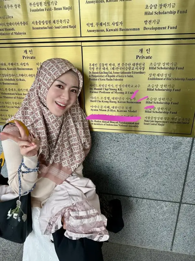 Kerudung Motif Geometris Minimalis ala Ayana Moon 