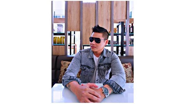 Melalui Instagramnya, Bagus kini menjadi model produk pakaian.