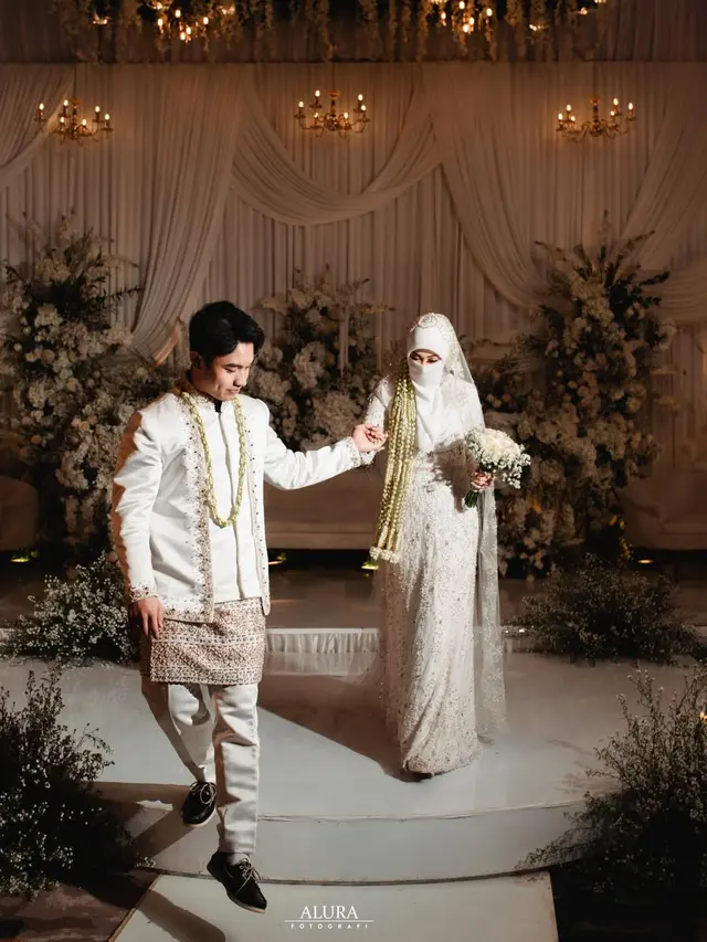 6 Momen Akad Nikah Fiki Naki dan Tinandrose, Khidmat dengan Dekorasi Serba Putih