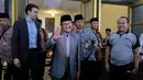 "Saya terkesan, tadi lihat langsung dan lihat scene di duta besar Indonesia. Saya hadir dan mengikuti scennya, Mas Hanung hebat bangat bisa mendirect pemain-pemainnya," jelas Eyang Habibie. (Adrian Putra/Bintang.com)