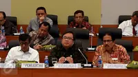 (Ki-ka) Menkumham Yasonna Laoly, Menkeu Bambang Brodjonegoro dan Menteri PPN Sofyan Jalil menghadiri Rapat Kerja (Raker) di Senayan, Jakarta, Kamis (15/10/2015). Raker membahas Penetapan Postur Sementara APBN 2016. (Liputan6.com/JohanTallo)