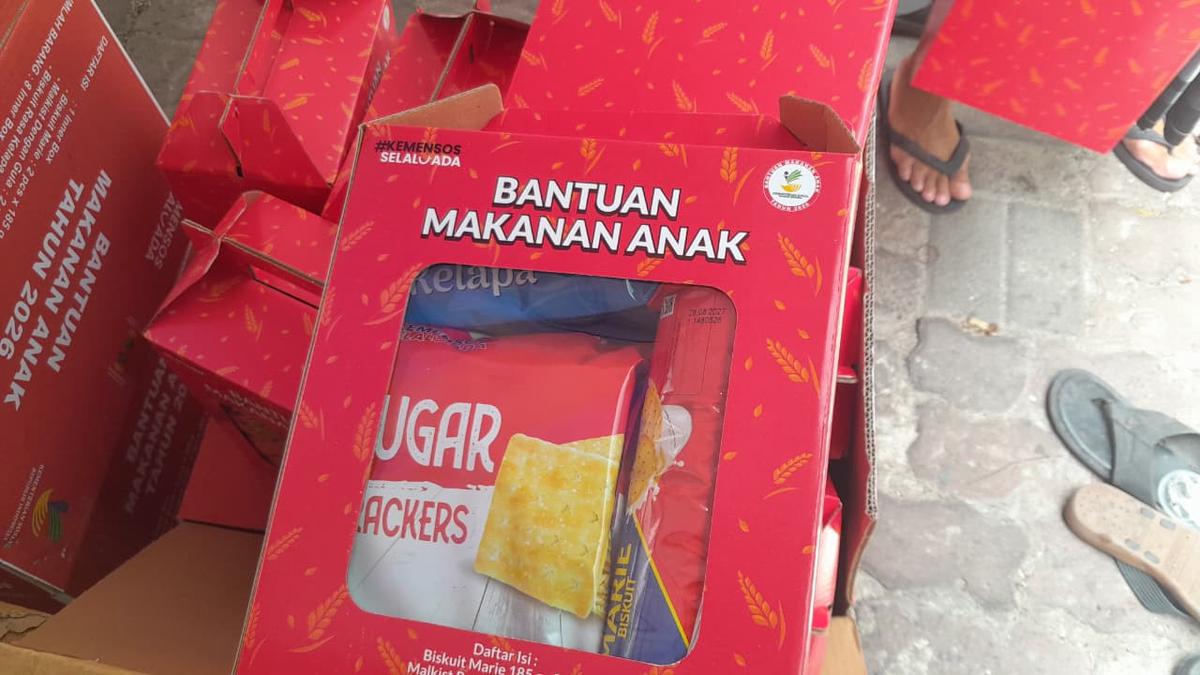 Bantuan korban kebakaran Kampung Muka Ancol.