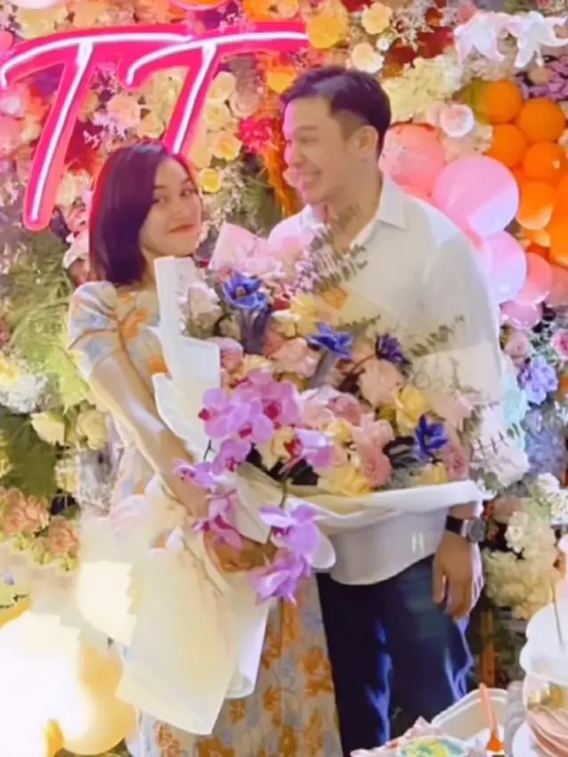 Dapat Kejutan dari Jordi Onsu, Intip 7 Gaya Ayu Ting Ting Berbalut Dress Floral Rayakan Ulang Tahun ke-30