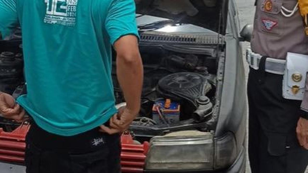 Mobilnya Mogok saat Banjir, Diantar ke Terminal Pakai Mobil Patroli Warga Ini Langsung Sungkem kepada Kombes Sonny