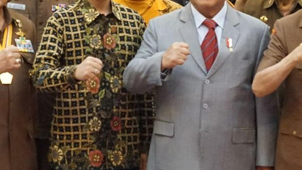 VIDEO: Momen Bacapres Prabowo Joget Bareng Relawan, Blak-blakan Peluang Gibran jadi Cawapres