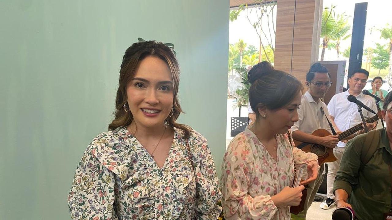 Shandy Aulia saat peresmian Shandy Aulia Collections (SAC) di By The Sea Shopping Mall, Pantai Indah Kapuk (PIK).