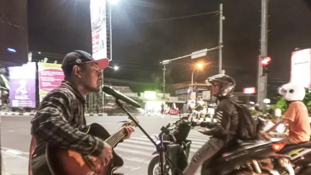Iwan alias Iwe (31), musisi jalanan.
