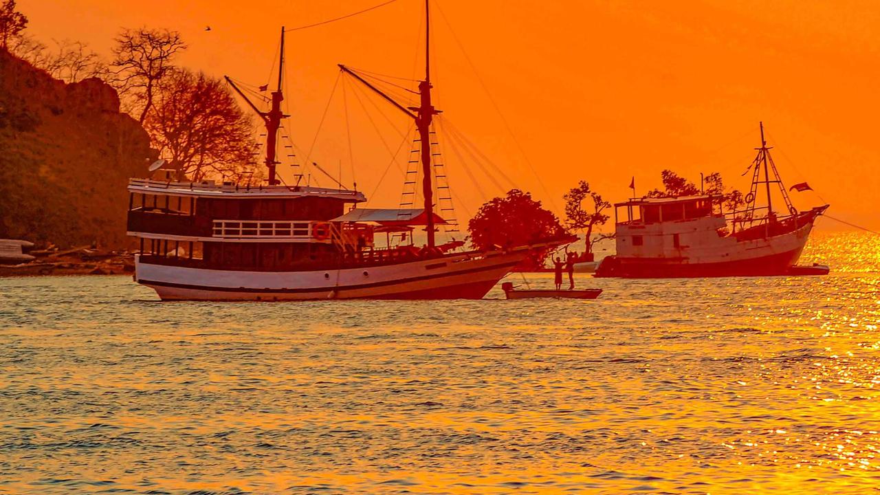 FOTO: Labuan Bajo Kota Seribu Sunset yang Menawan di Ujung Flores