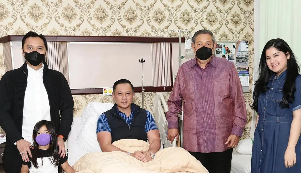 Lebih lanjut, Agus Yudhoyono mengungkap keinginan untuk menjadi lebih istikamah dan tawadhu dalam memberi manfaat bagi banyak orang, memperjuangkan harapan masyarakat, dan mengabdi bagi bangsa negara. “Dari hati yang terdalam, saya berdoa semoga para sahabat sekalian dikaruniai kesehatan, kebahagiaan, kesuksesan serta lindungan Allah SWT,” Agus Yudhoyono mengakhiri. (Foto: Dok. Instagram @annisayudhoyono)