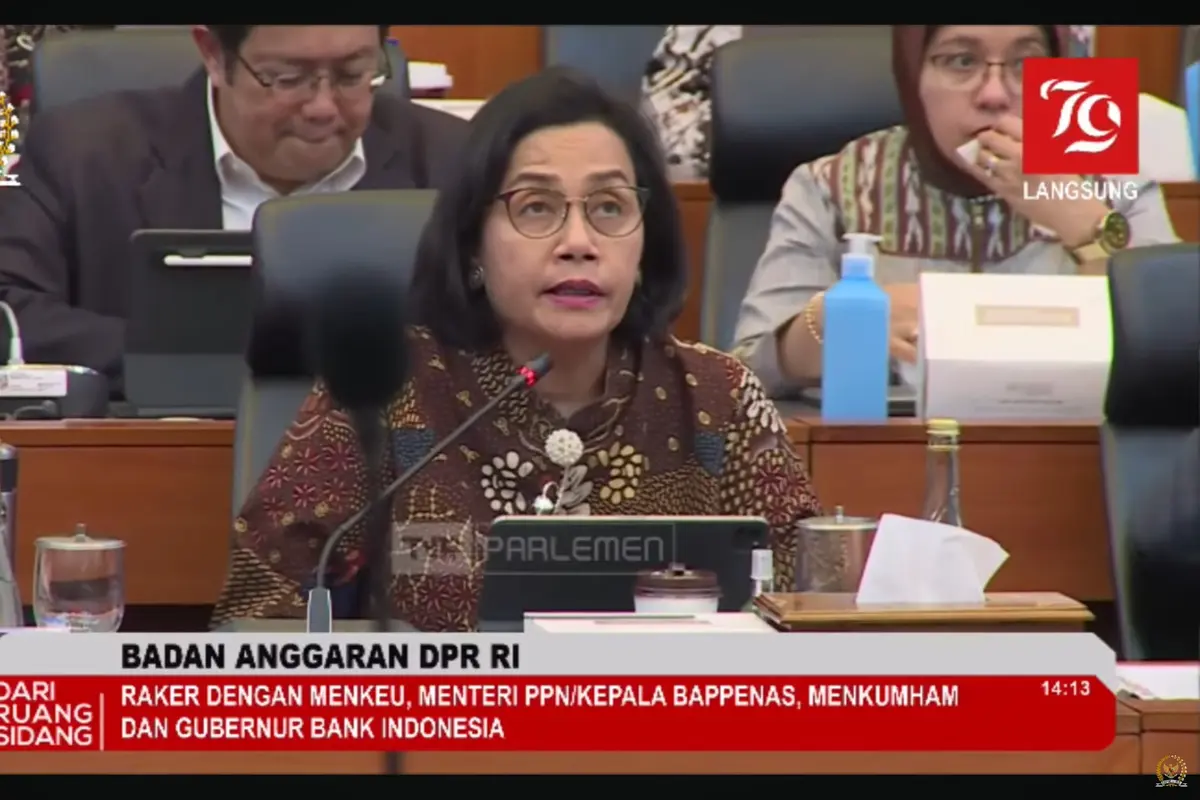 Menteri Keuangan (Menkeu) Sri Mulyani Indrawati dalam rapat bersama Banggar DPR RI, Selasa (27/8/2024). (Tira/Liputan6.com)