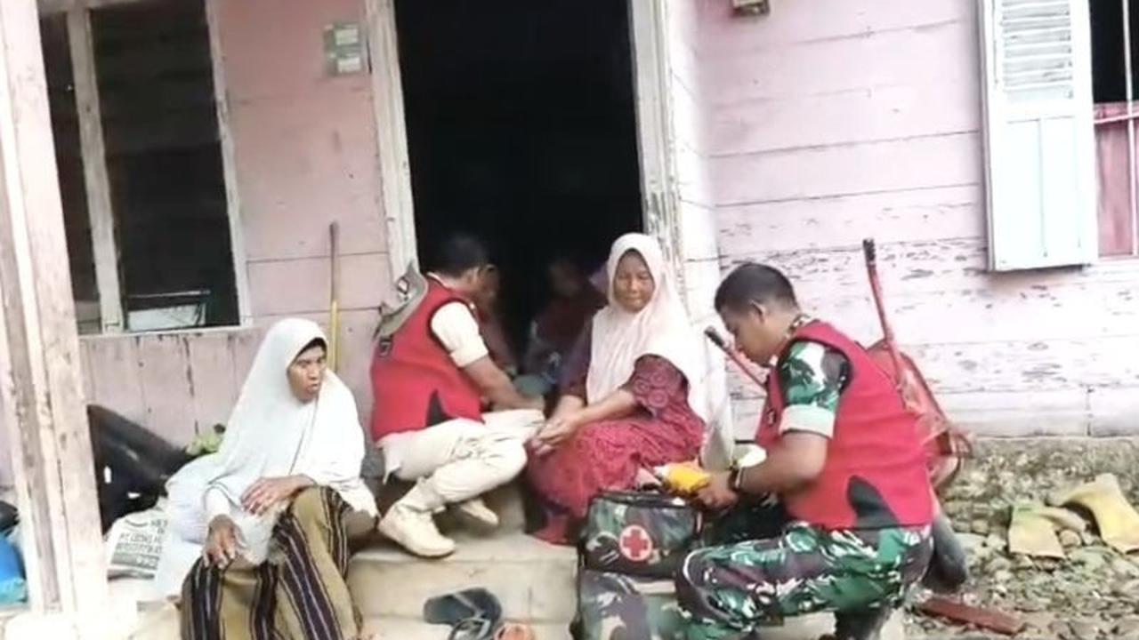 TNI Polri Gencarkan Layanan Kesehatan Bergerak untuk Warga Terdampak Bencana di Sumatra